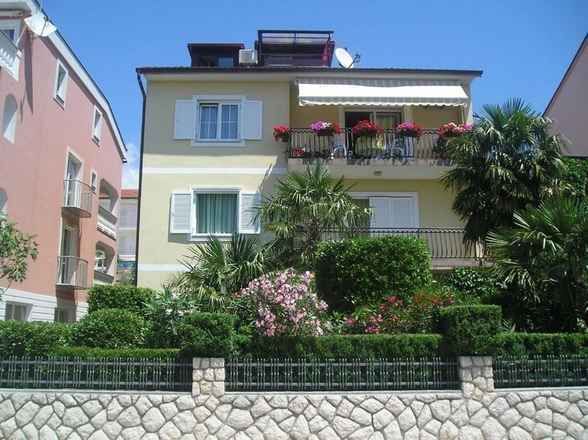 Apartmenthaus mit 5 Wohnungen