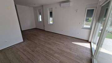 Thumbnail von Moderne Doppelhaushälften mit Pool und Meerblick