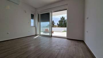 Thumbnail von Moderne Doppelhaushälften mit Pool und Meerblick