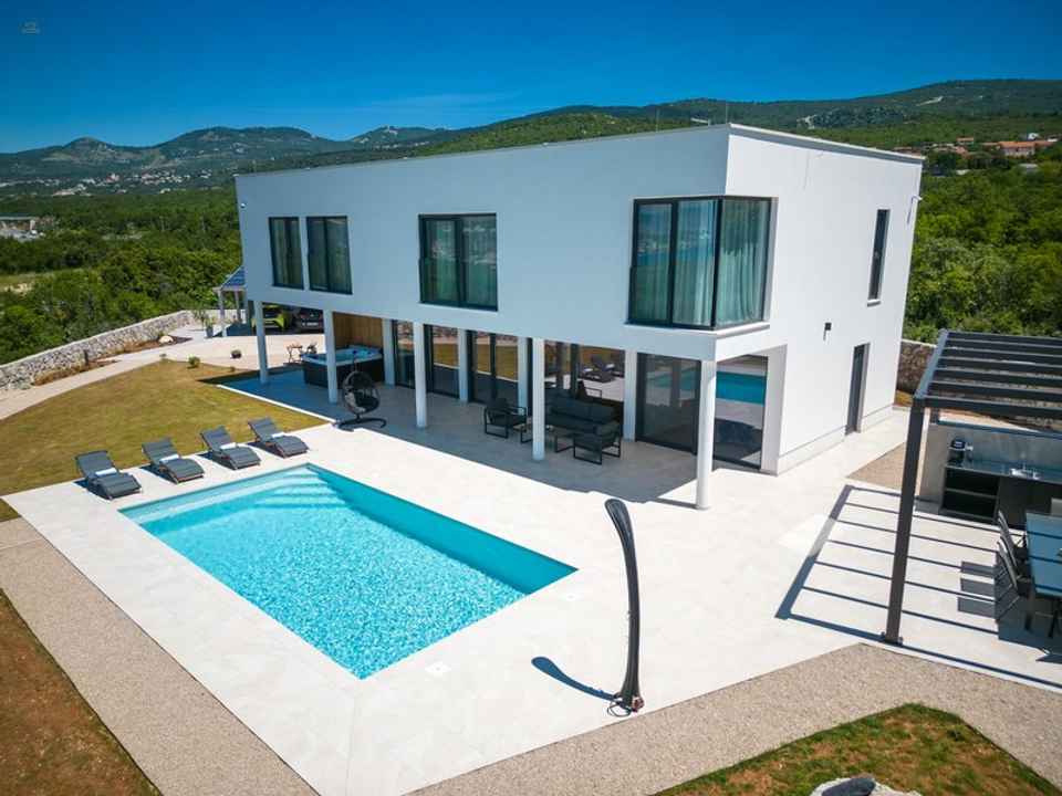 Moderne Villa mit Pool und Meerblick