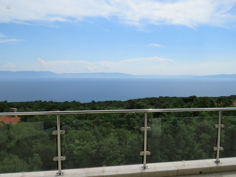 Luxuriöses Haus mit drei Wohnungen in ruhiger Panorama-Lage, Region Labin