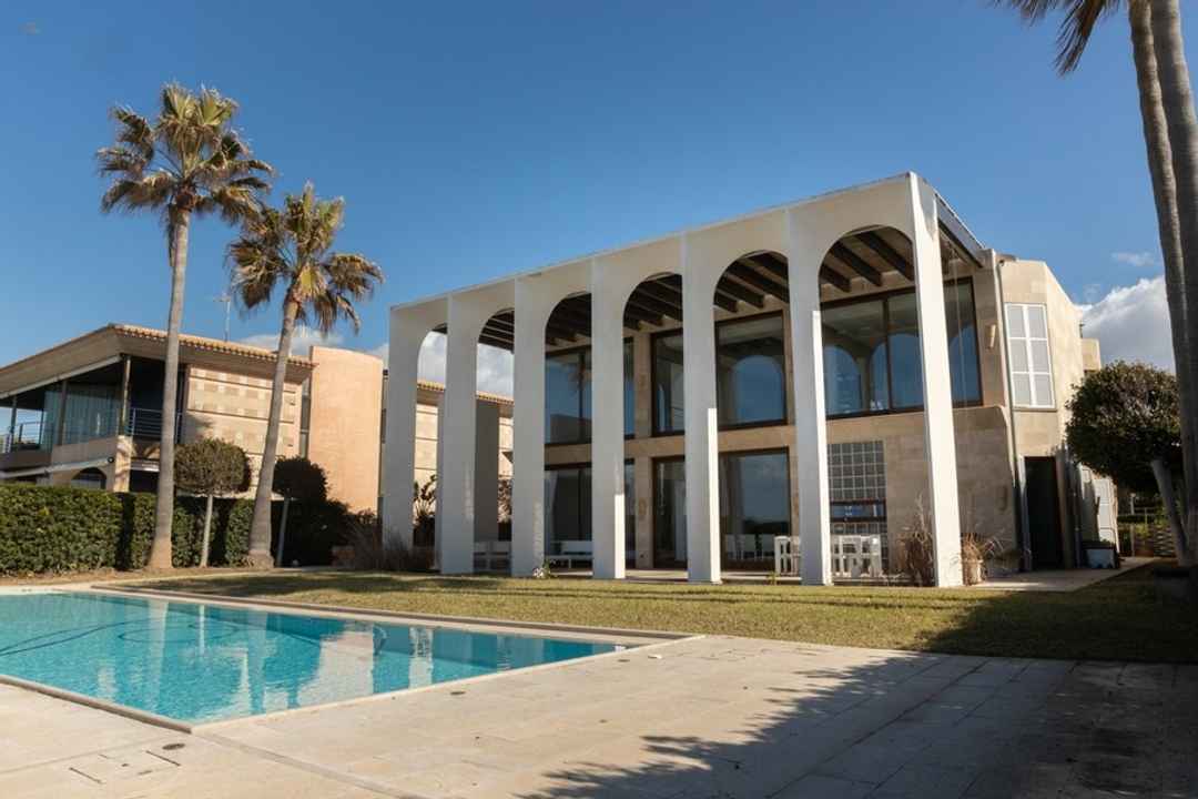 Luxuriöse Villa in der 1. Reihe zum Meeresufer südlich von Palma