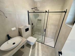 Thumbnail von Luxuriöse Doppelhaushälfte mit Swimmingpool und Blick auf das Meer