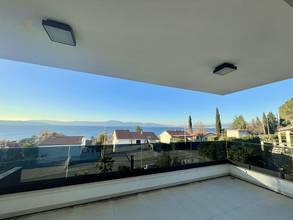 Thumbnail von Luxuriöse Doppelhaushälfte mit Swimmingpool und Blick auf das Meer