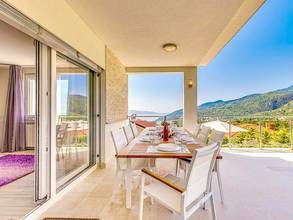 Thumbnail von Villa mit Pool und schönem Meerblick