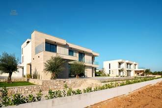 Thumbnail von Luxuriöse Villa mit Swimmingpool und Meerblick