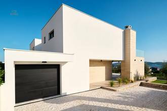 Thumbnail von Luxuriöse Villa mit Swimmingpool und Meerblick
