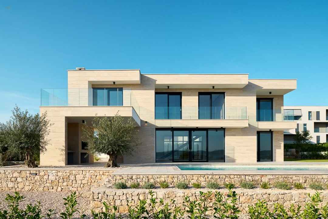 Luxuriöse Villa mit Swimmingpool und Meerblick