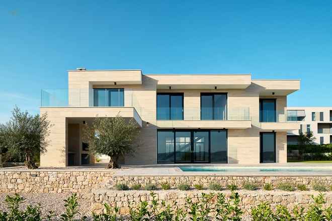 Luxuriöse Villa mit Swimmingpool und Meerblick