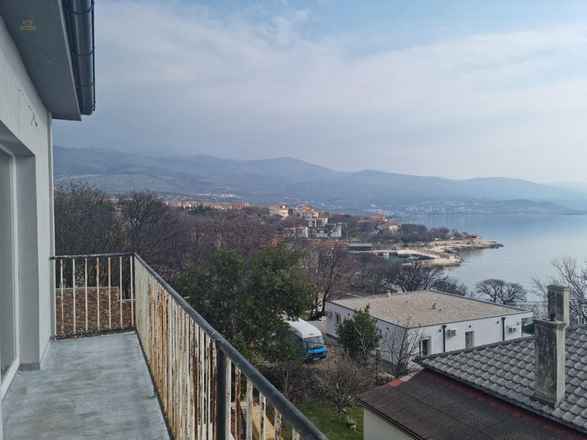 Haus mit vier Appartements in Panorama-Lage, Region Novi Vinodolski