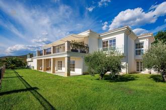 Thumbnail von Mediterrane Luxusvilla mit Panorama-Meerblick und Infinity-Swimmingpool