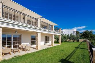 Thumbnail von Mediterrane Luxusvilla mit Panorama-Meerblick und Infinity-Swimmingpool