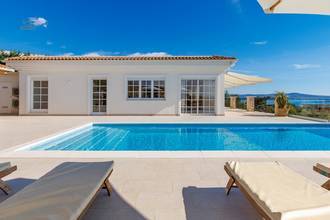 Thumbnail von Mediterrane Luxusvilla mit Panorama-Meerblick und Infinity-Swimmingpool