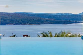 Thumbnail von Mediterrane Luxusvilla mit Panorama-Meerblick und Infinity-Swimmingpool