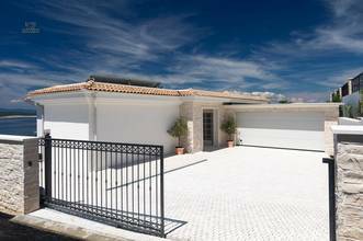 Thumbnail von Villa di lusso mediterranea con vista panoramica sul mare e piscina a sfioro