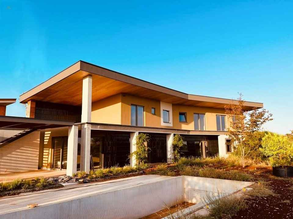 Moderne Luxusvilla mit Swimmingpool