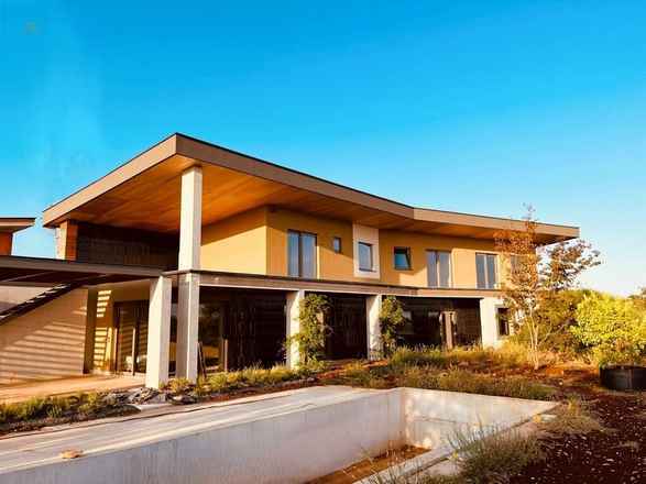 Moderne luxe villa met zwembad