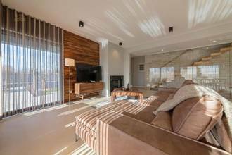 Thumbnail von Moderne Doppelhaushälfte mit Pool und Meerblick