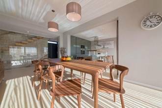 Thumbnail von Moderne Doppelhaushälfte mit Pool und Meerblick