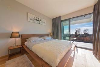 Thumbnail von Moderne Doppelhaushälfte mit Pool und Meerblick