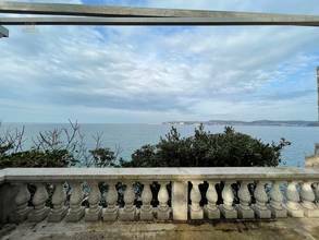 Thumbnail von Villa op een prachtige locatie direct aan zee