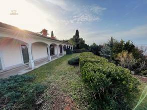 Thumbnail von Villa op een prachtige locatie direct aan zee