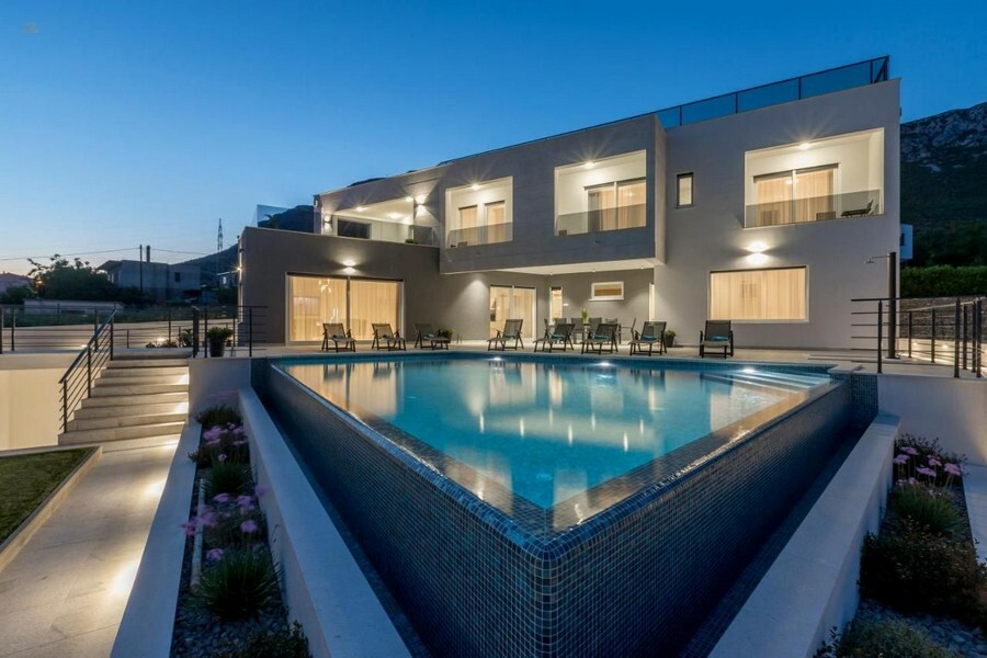 Exklusive Luxusvilla mit Pool und Meerblick