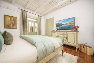 Thumbnail von Mediterranes Stadthaus mit Dachterrasse nahe dem Meer