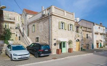 Thumbnail von Mediterranes Stadthaus mit Dachterrasse nahe dem Meer