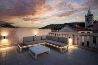 Thumbnail von Mediterranes Stadthaus mit Dachterrasse nahe dem Meer