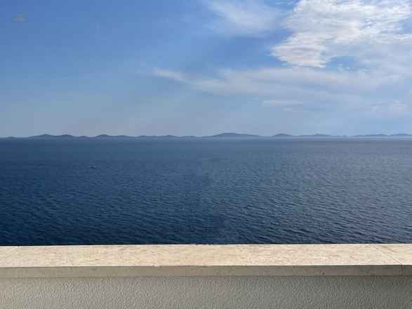 Zwei Wohnungen mit Swimmingpool und traumhaftem Meerblick
