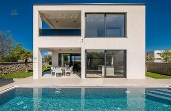 Thumbnail von Moderne Villa mit Swimmingpool