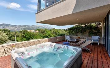 Thumbnail von Moderne Luxusvilla mit Swimmingpool auf der Dachterrasse, Region Korcula