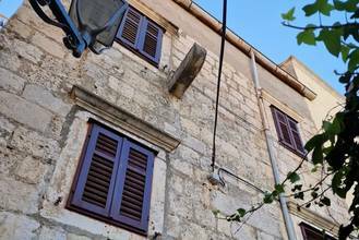 Thumbnail von Traditionelles Steinhaus mit schönem Blick