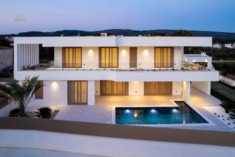 Thumbnail von Traumhafte Villa mit Swimmingpool in ruhiger Lage