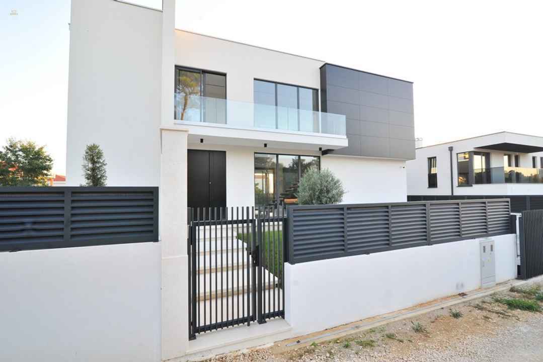 Moderne Villa mit Swimmingpool