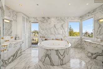 Thumbnail von Elegante Villa mit Pool und Doppelgarage in Pötzleinsdorfer Aussichtslage!