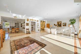 Thumbnail von Elegante Villa mit Pool und Doppelgarage in Pötzleinsdorfer Aussichtslage!