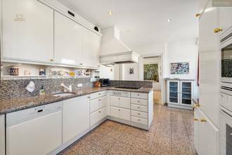 Thumbnail von Elegante Villa mit Pool und Doppelgarage in Pötzleinsdorfer Aussichtslage!