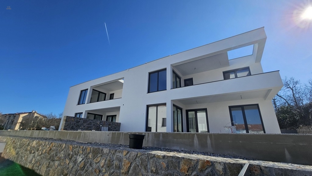 Neue Doppelhaushälften mit Swimmingpool