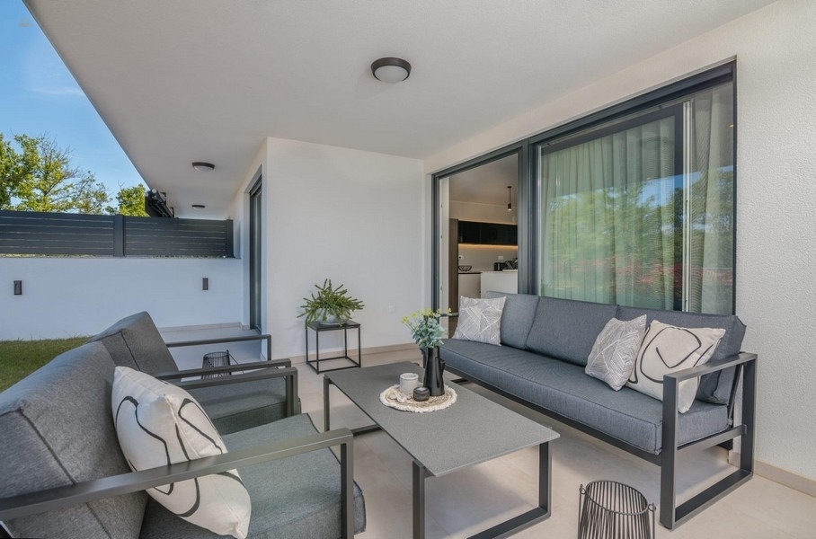 Thumbnail von Luxuriöse Wohnung mit Garten und Swimmingpool