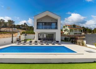 Thumbnail von Moderne Villa mit Pool in der 1. Reihe zum Meer