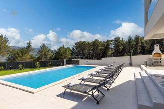 Thumbnail von Moderne Villa mit Pool in der 1. Reihe zum Meer