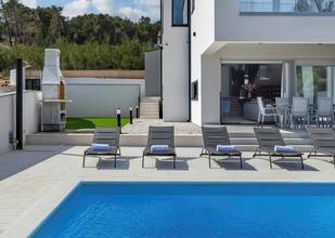 Thumbnail von Moderne Villa mit Pool in der 1. Reihe zum Meer