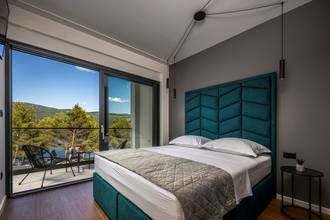 Thumbnail von Moderne Villa mit Pool in der 1. Reihe zum Meer