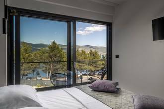 Thumbnail von Moderne Villa mit Pool in der 1. Reihe zum Meer