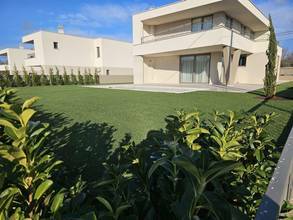 Thumbnail von Moderne Villa mit Pool in ruhiger Lage