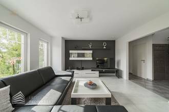 Thumbnail von Modernes, möbliertes Einfamilienhaus mit Garten und Pool in Ruhelage