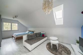 Thumbnail von Modernes, möbliertes Einfamilienhaus mit Garten und Pool in Ruhelage