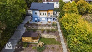 Thumbnail von Modernes, möbliertes Einfamilienhaus mit Garten und Pool in Ruhelage